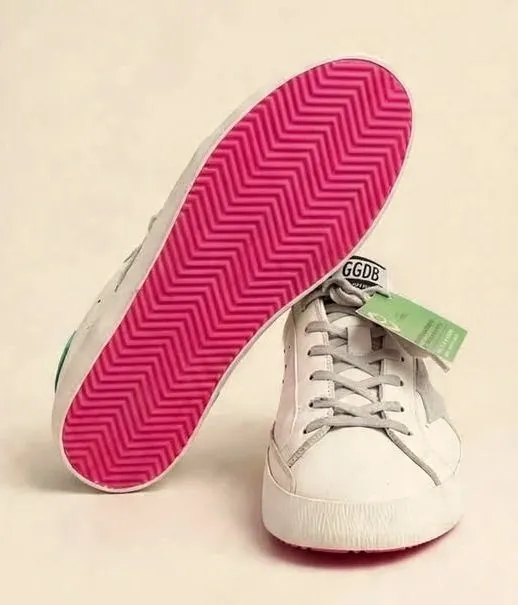 Dopo la risuolatura: sneakers con la suola nuova